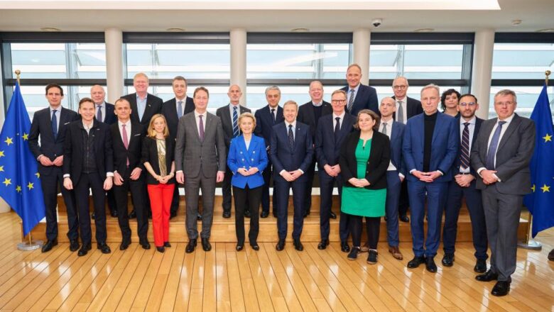La presidente von der Leyen avvia un dialogo strategico sul futuro dell’industria automobilistica e annuncia un piano d’azione