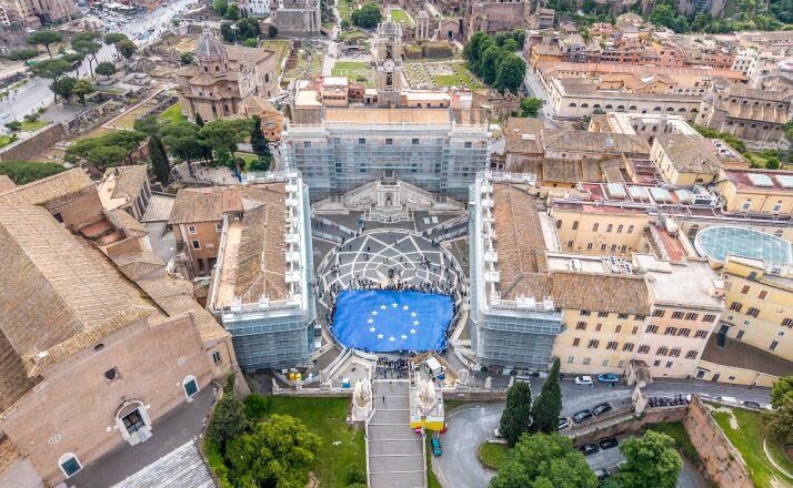 Giornata dell’Europa 2025 – Bandiera europea al Campidoglio con il Vice Presidente esecutivo Fitto per celebrare i 75 anni dalla dichiarazione Schuman