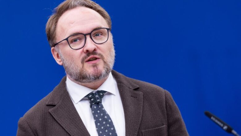 Il Commissario Jørgensen a Parigi per portare avanti i lavori dell’UE in materia di energia e alloggi a prezzi accessibili